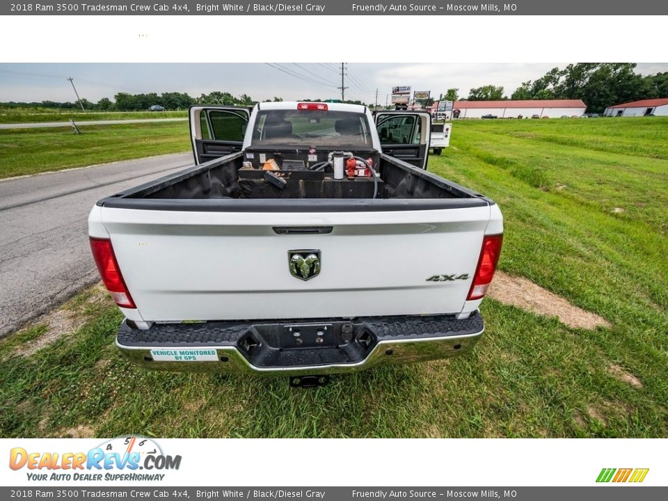 2018 Ram 3500 Tradesman Crew Cab 4x4 Bright White / Black/Diesel Gray Photo #21