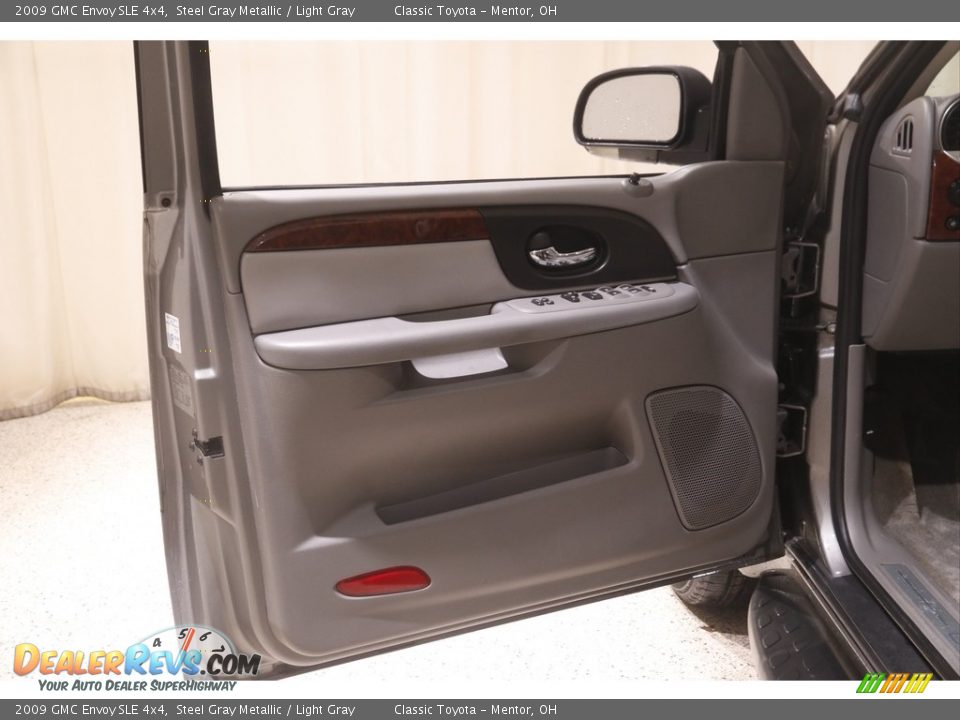 Door Panel of 2009 GMC Envoy SLE 4x4 Photo #4