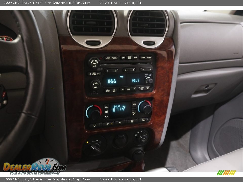 Controls of 2009 GMC Envoy SLE 4x4 Photo #9