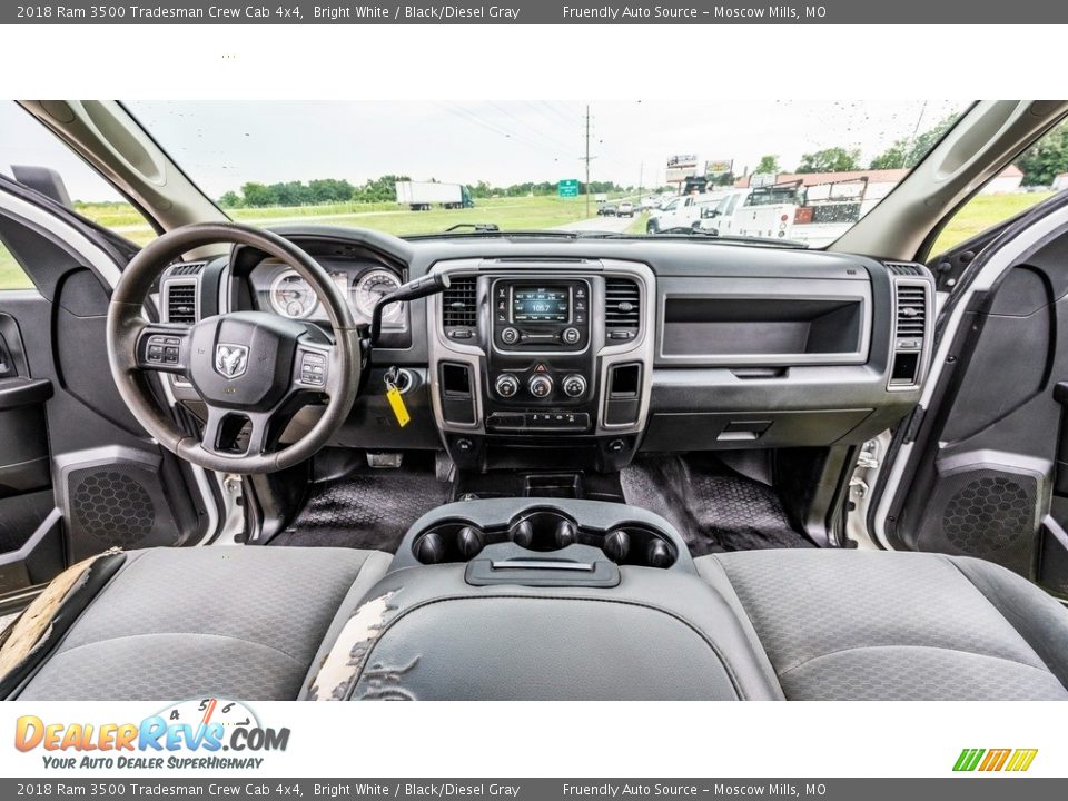 2018 Ram 3500 Tradesman Crew Cab 4x4 Bright White / Black/Diesel Gray Photo #27