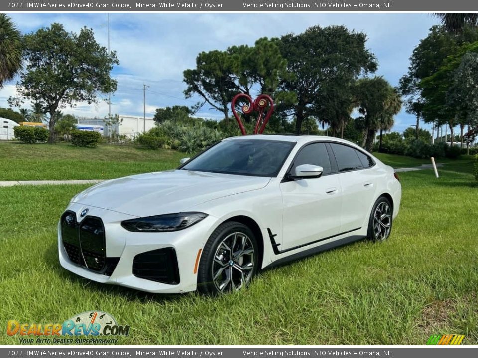 Front 3/4 View of 2022 BMW i4 Series eDrive40 Gran Coupe Photo #1