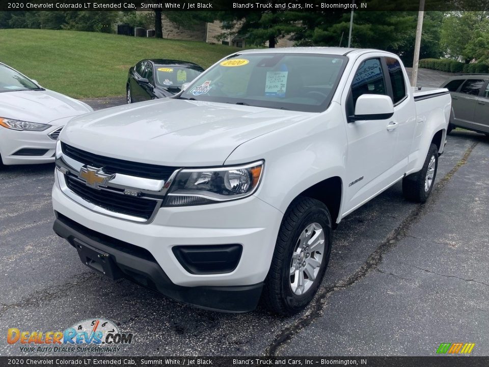 Front 3/4 View of 2020 Chevrolet Colorado LT Extended Cab Photo #3