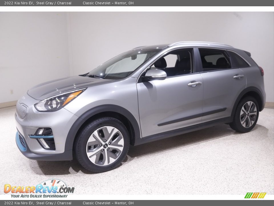 Front 3/4 View of 2022 Kia Niro EV Photo #4