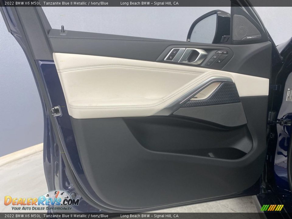 Door Panel of 2022 BMW X6 M50i Photo #11