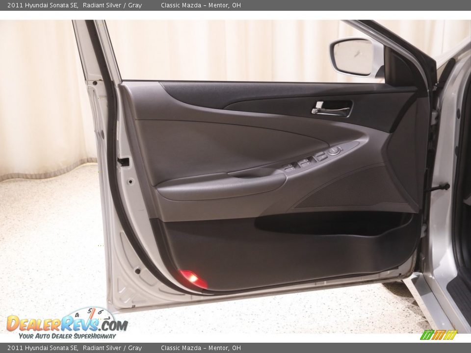 2011 Hyundai Sonata SE Radiant Silver / Gray Photo #4