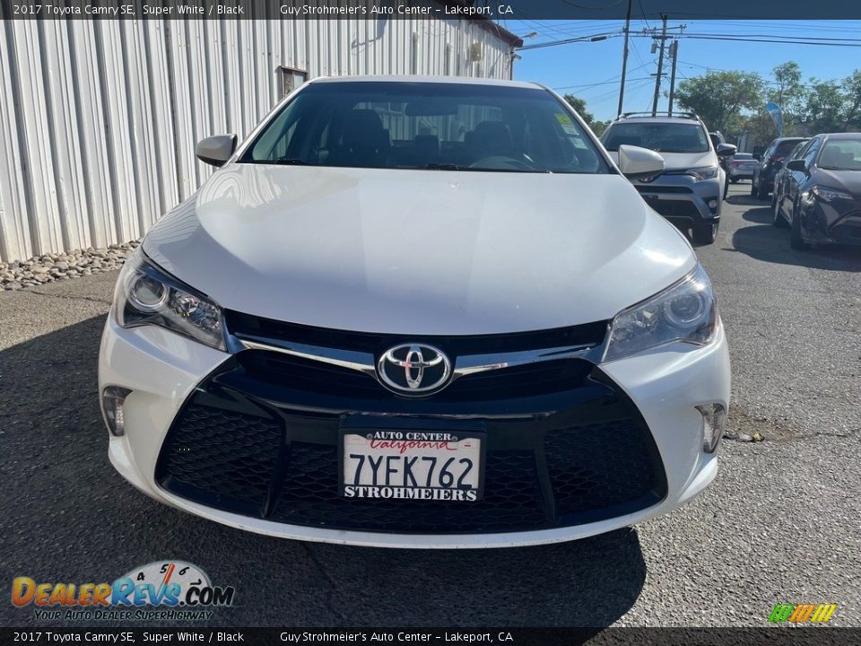 2017 Toyota Camry SE Super White / Black Photo #2