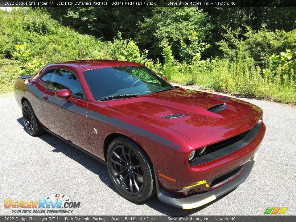 Front 3/4 View of 2022 Dodge Challenger R/T Scat Pack Dynamics Package Photo #4