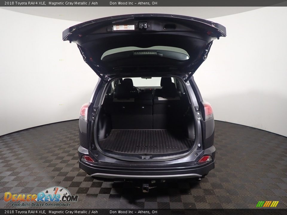 2018 Toyota RAV4 XLE Magnetic Gray Metallic / Ash Photo #16