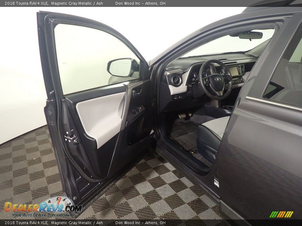 2018 Toyota RAV4 XLE Magnetic Gray Metallic / Ash Photo #23