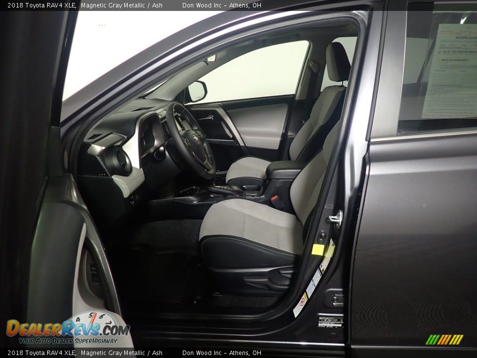 2018 Toyota RAV4 XLE Magnetic Gray Metallic / Ash Photo #25