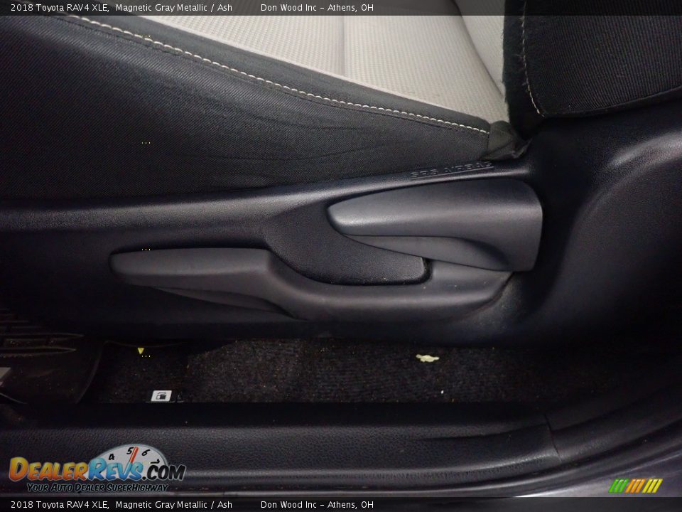 2018 Toyota RAV4 XLE Magnetic Gray Metallic / Ash Photo #26