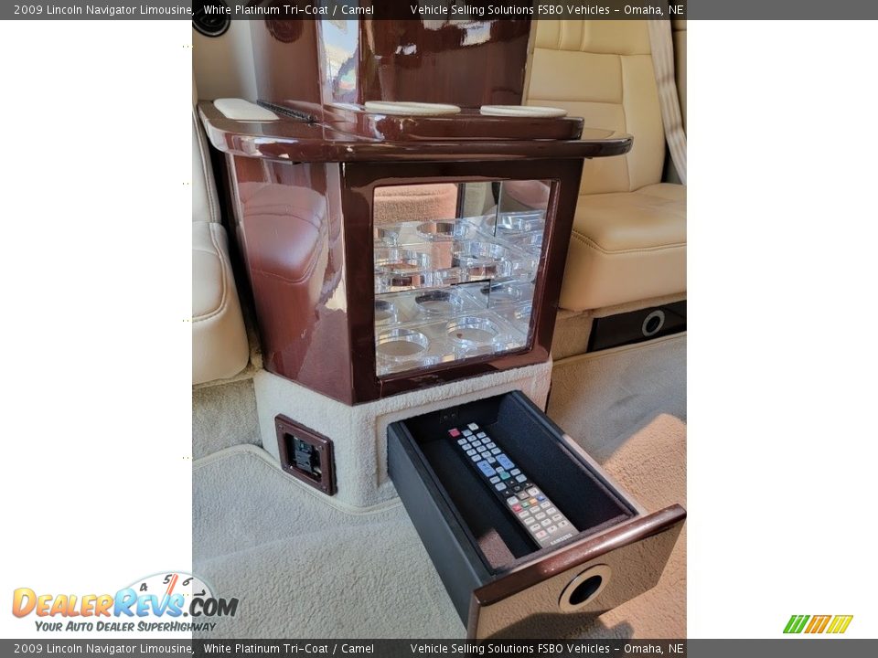 Rear Seat of 2009 Lincoln Navigator Limousine Photo #10