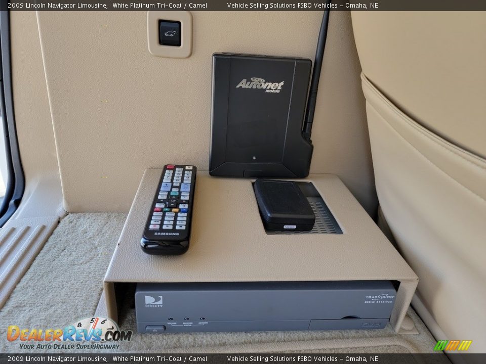 Audio System of 2009 Lincoln Navigator Limousine Photo #12