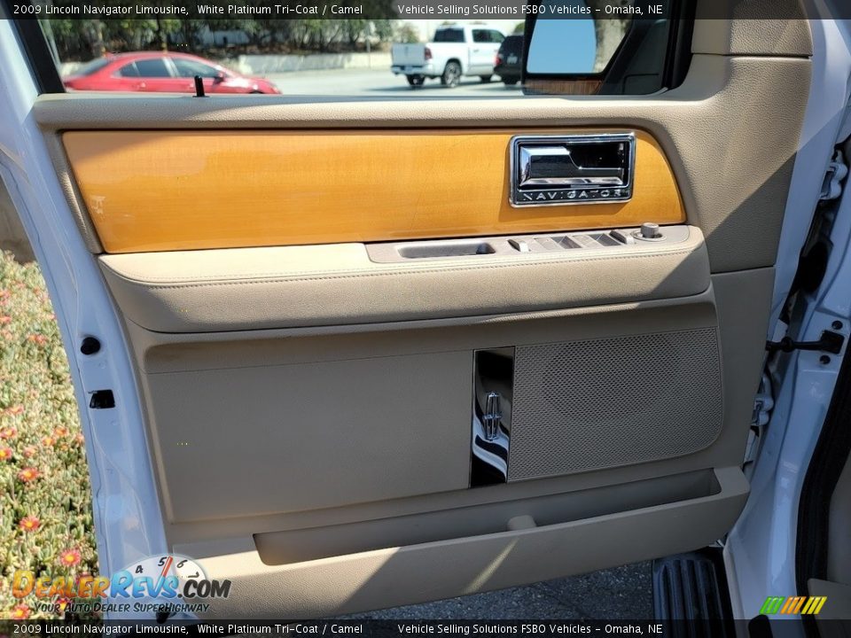 Door Panel of 2009 Lincoln Navigator Limousine Photo #16