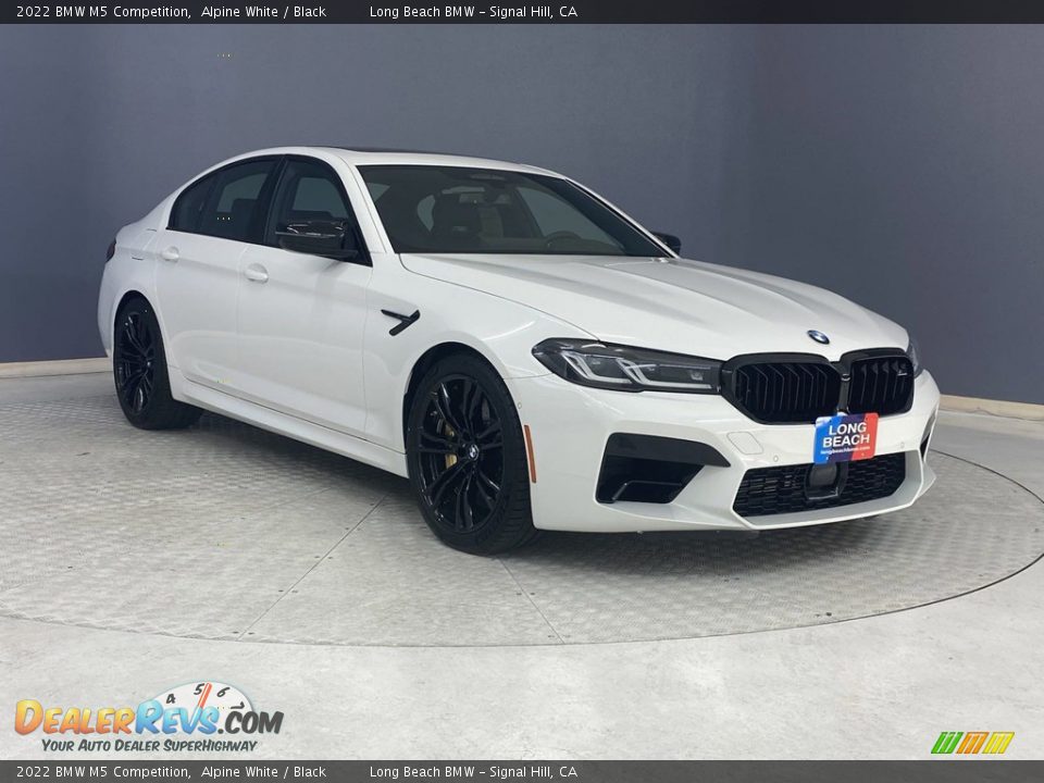Front 3/4 View of 2022 BMW M5 Competition Photo #27
