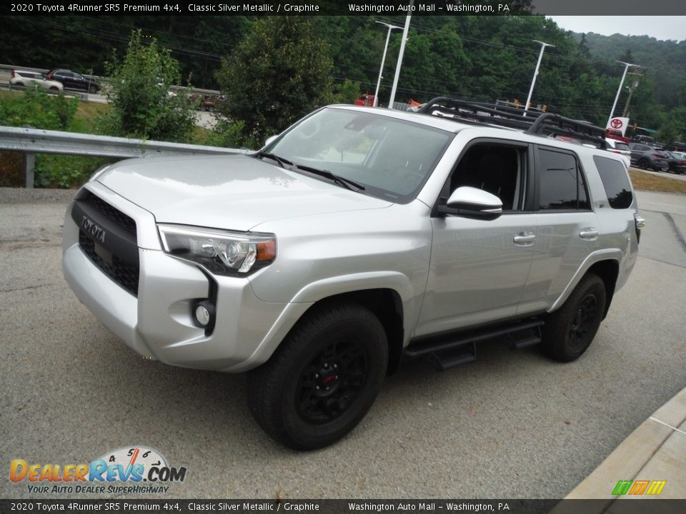 Front 3/4 View of 2020 Toyota 4Runner SR5 Premium 4x4 Photo #15