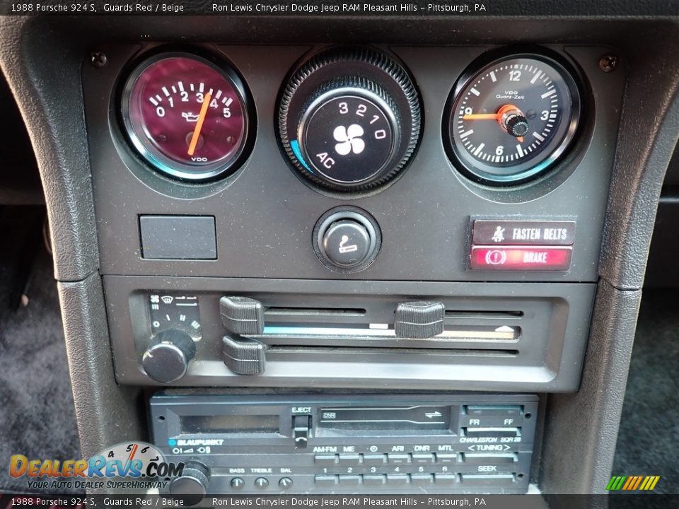 Controls of 1988 Porsche 924 S Photo #19