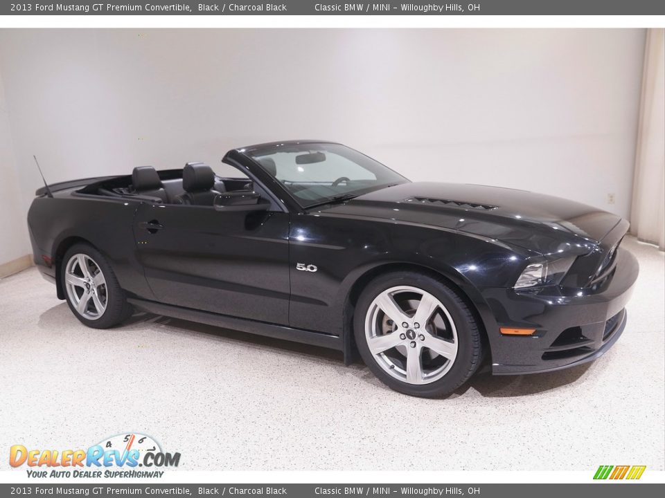 Front 3/4 View of 2013 Ford Mustang GT Premium Convertible Photo #1