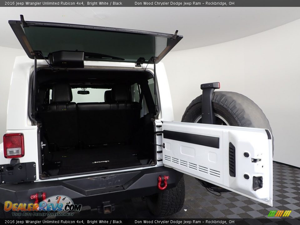 2016 Jeep Wrangler Unlimited Rubicon 4x4 Bright White / Black Photo #7