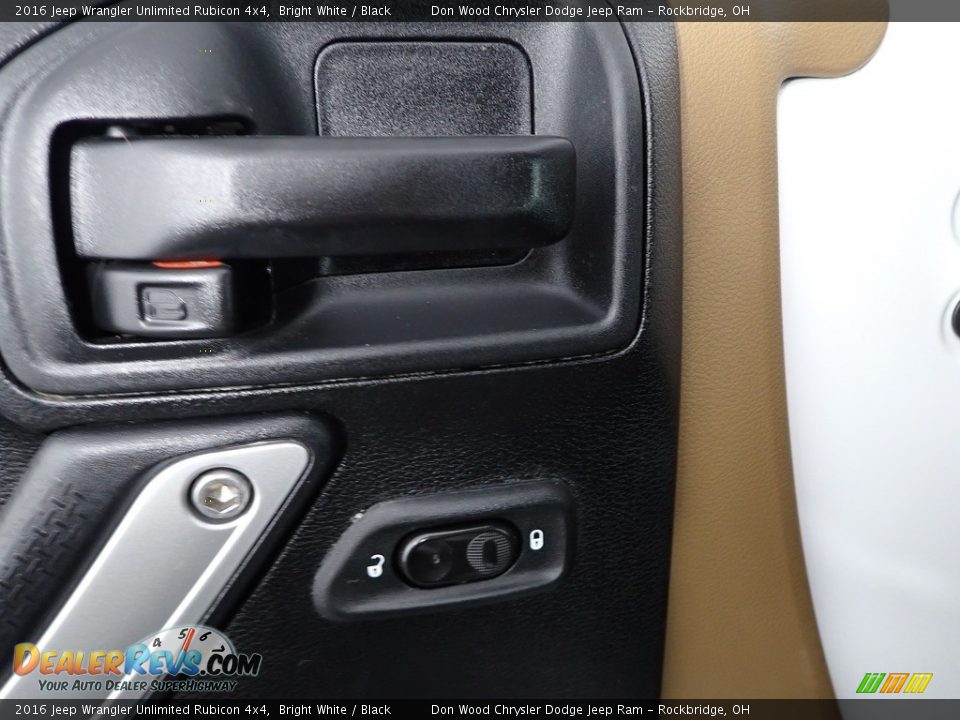 2016 Jeep Wrangler Unlimited Rubicon 4x4 Bright White / Black Photo #11