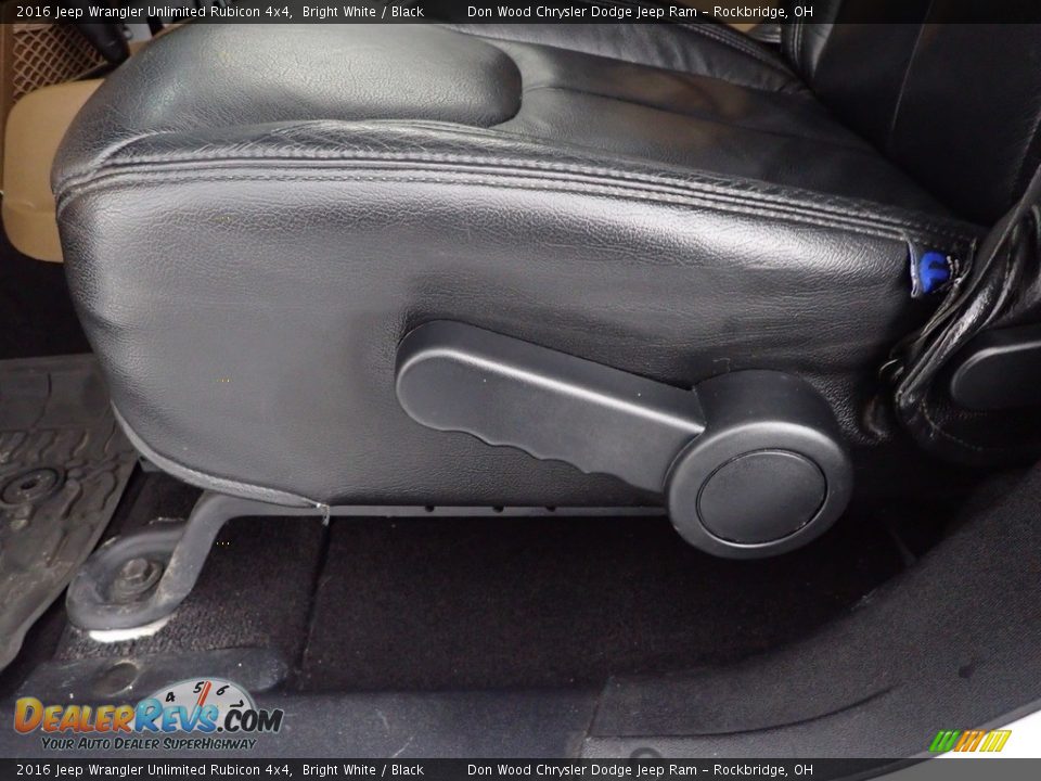 2016 Jeep Wrangler Unlimited Rubicon 4x4 Bright White / Black Photo #12