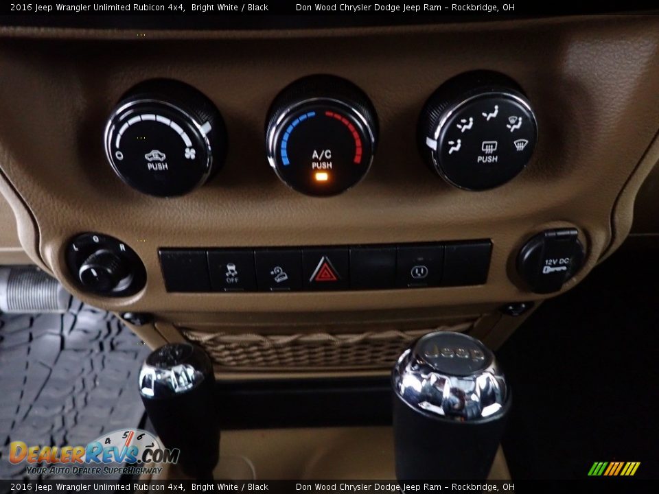 2016 Jeep Wrangler Unlimited Rubicon 4x4 Bright White / Black Photo #19