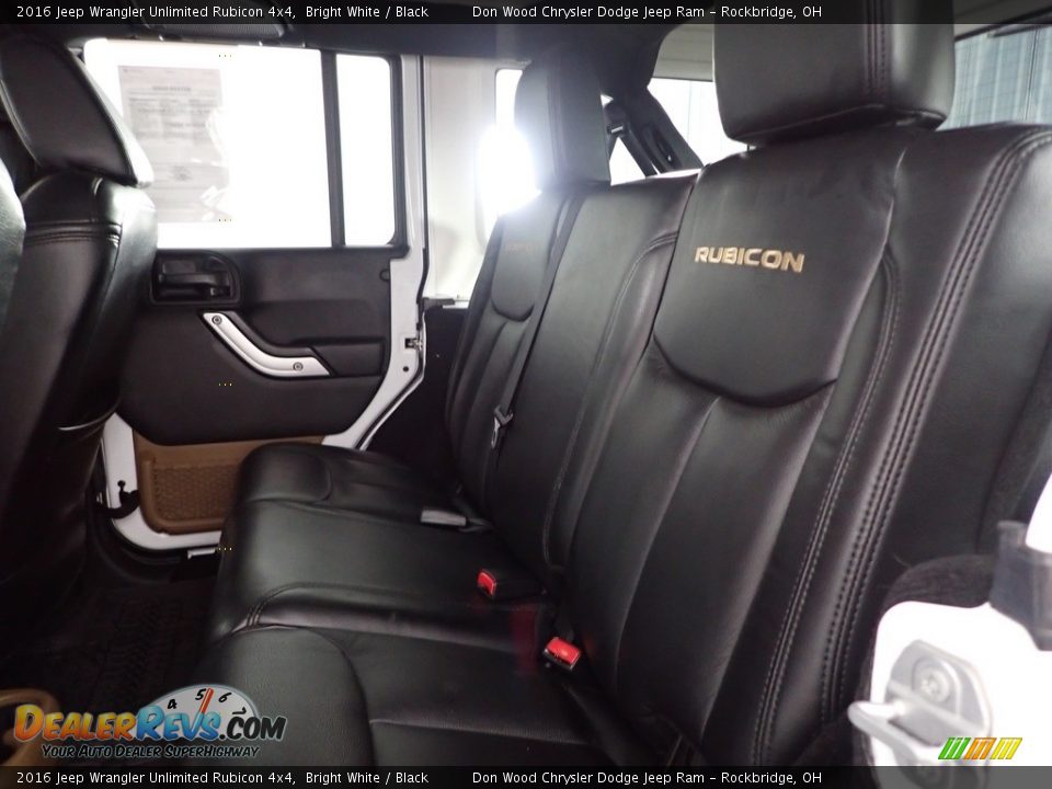 2016 Jeep Wrangler Unlimited Rubicon 4x4 Bright White / Black Photo #23