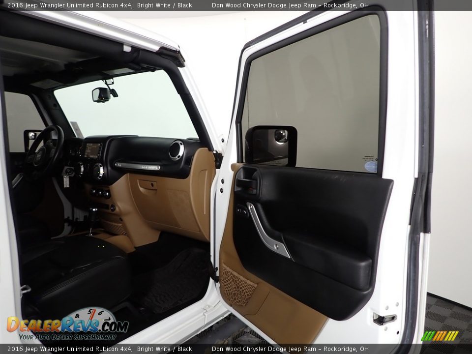 2016 Jeep Wrangler Unlimited Rubicon 4x4 Bright White / Black Photo #26