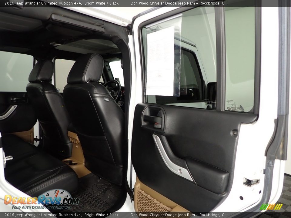 2016 Jeep Wrangler Unlimited Rubicon 4x4 Bright White / Black Photo #28