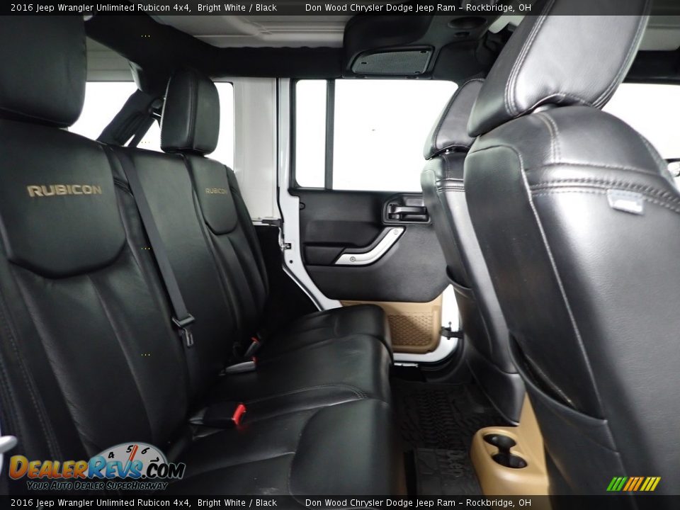 2016 Jeep Wrangler Unlimited Rubicon 4x4 Bright White / Black Photo #29