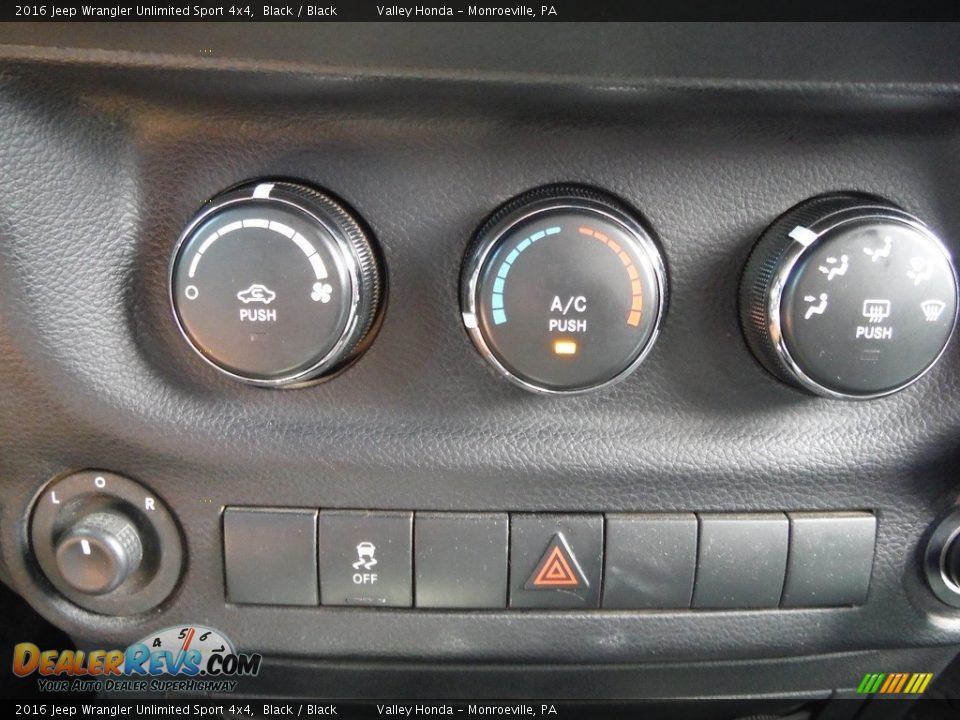 2016 Jeep Wrangler Unlimited Sport 4x4 Black / Black Photo #19