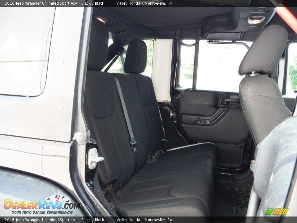 2016 Jeep Wrangler Unlimited Sport 4x4 Black / Black Photo #25