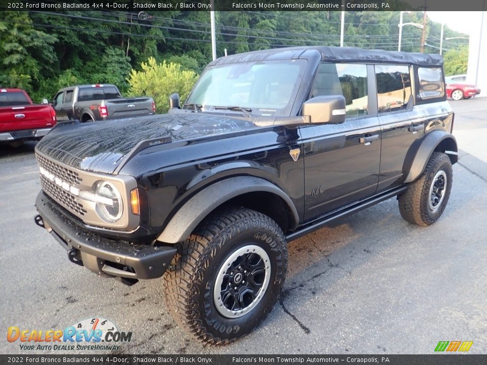 Front 3/4 View of 2022 Ford Bronco Badlands 4x4 4-Door Photo #7