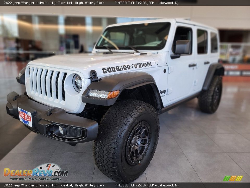 Front 3/4 View of 2022 Jeep Wrangler Unlimited High Tide 4x4 Photo #1