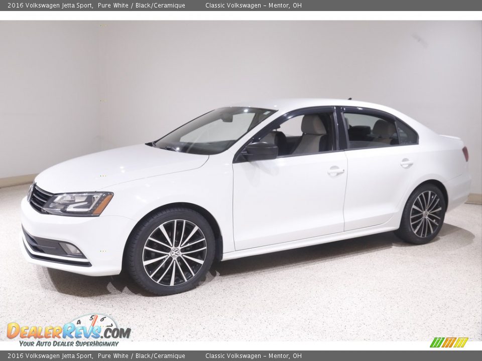 Front 3/4 View of 2016 Volkswagen Jetta Sport Photo #3