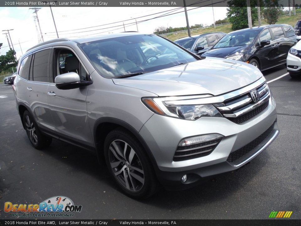 Front 3/4 View of 2018 Honda Pilot Elite AWD Photo #6