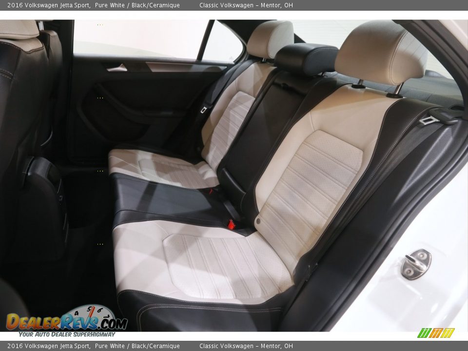 Rear Seat of 2016 Volkswagen Jetta Sport Photo #17