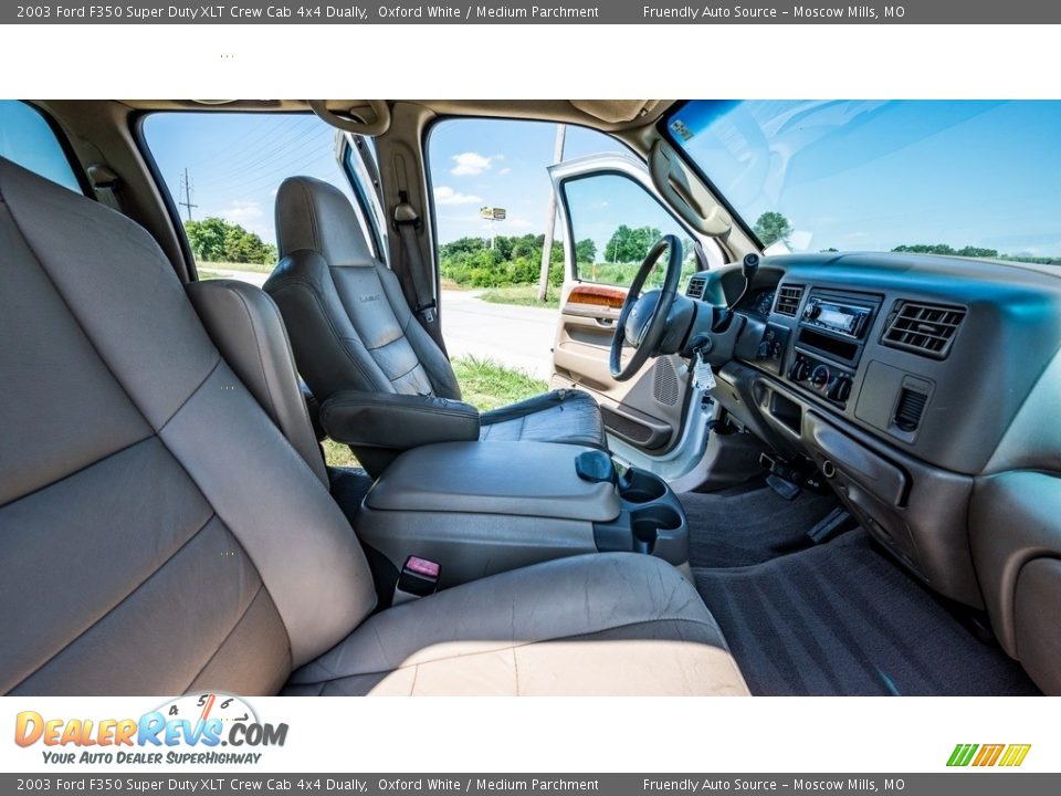 2003 Ford F350 Super Duty XLT Crew Cab 4x4 Dually Oxford White / Medium Parchment Photo #24