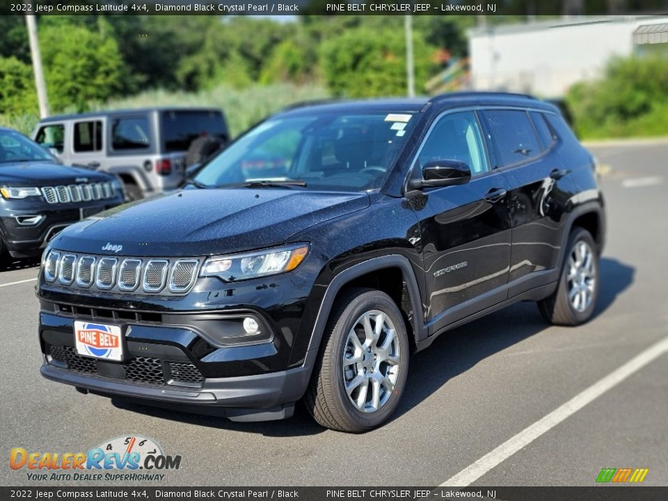 2022 Jeep Compass Latitude 4x4 Diamond Black Crystal Pearl / Black Photo #1