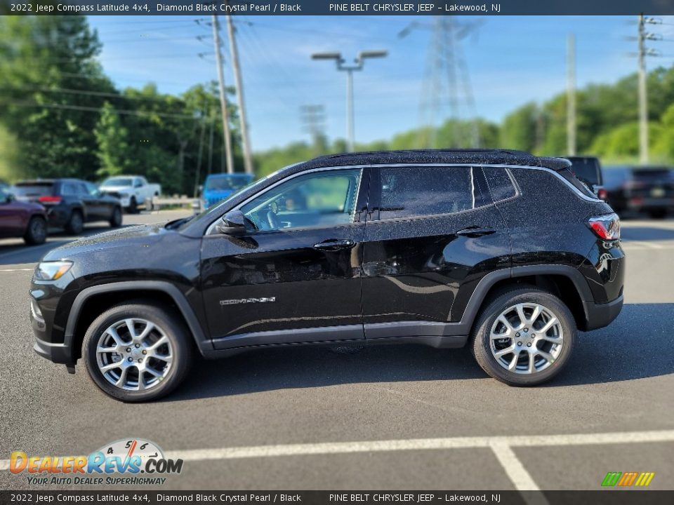 2022 Jeep Compass Latitude 4x4 Diamond Black Crystal Pearl / Black Photo #4