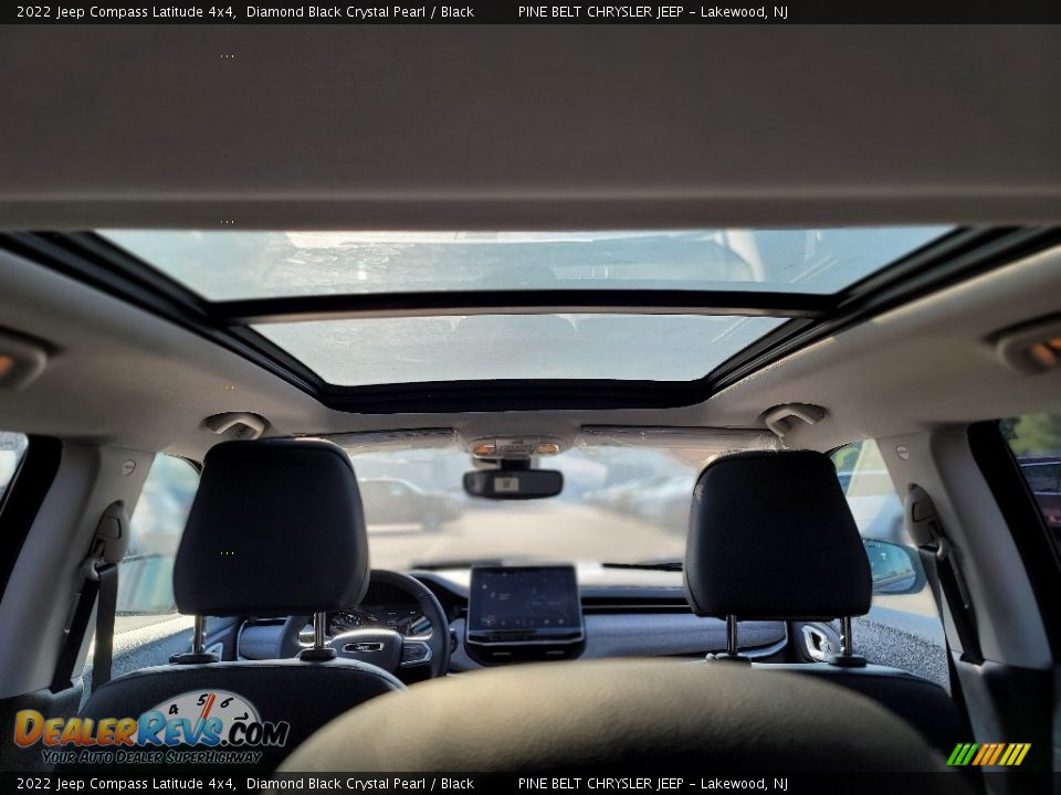 2022 Jeep Compass Latitude 4x4 Diamond Black Crystal Pearl / Black Photo #12
