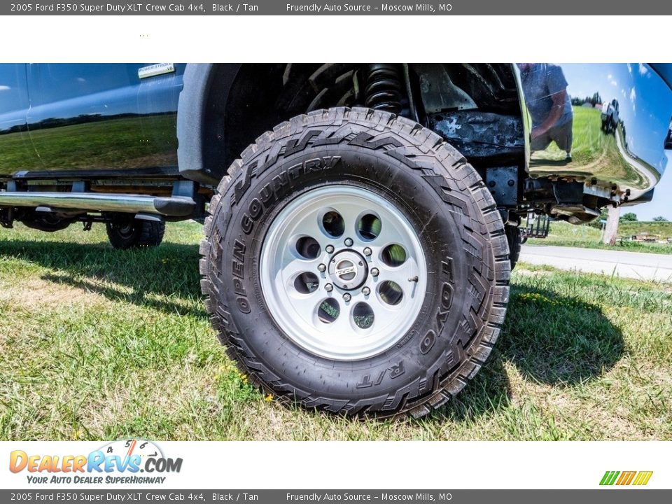 2005 Ford F350 Super Duty XLT Crew Cab 4x4 Black / Tan Photo #2