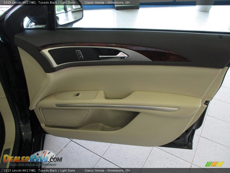 Door Panel of 2015 Lincoln MKZ FWD Photo #15