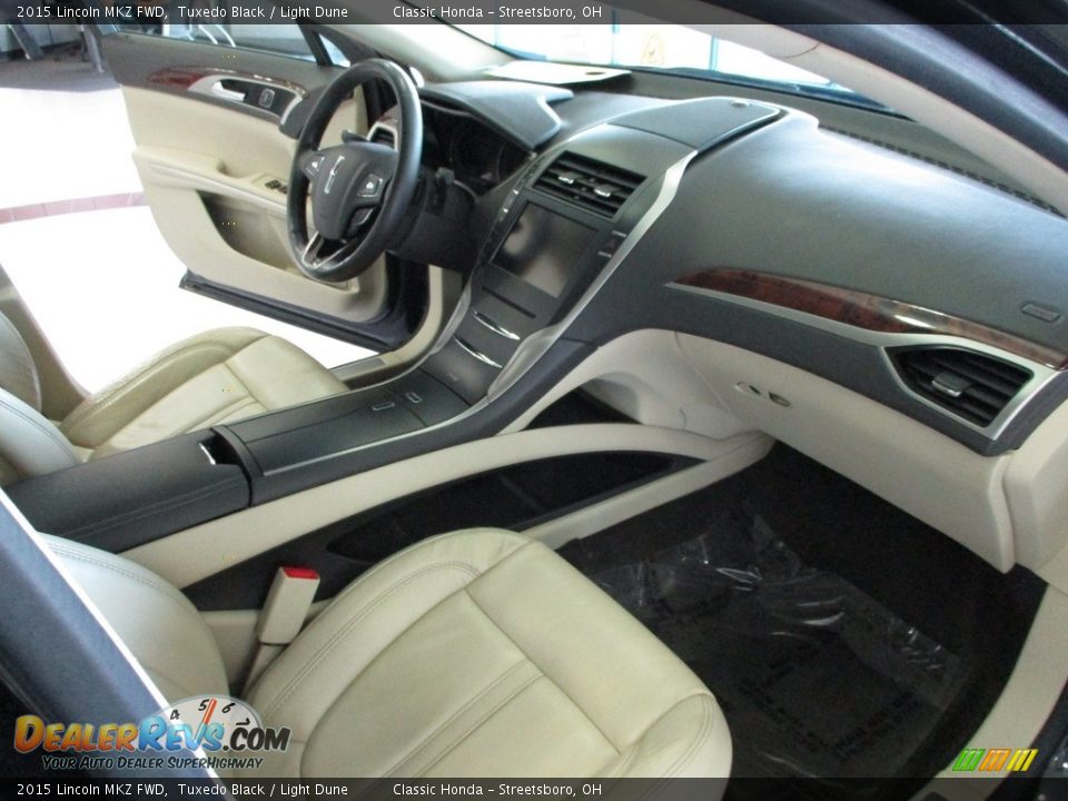 Front Seat of 2015 Lincoln MKZ FWD Photo #16