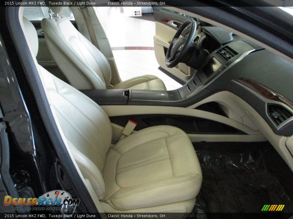 Front Seat of 2015 Lincoln MKZ FWD Photo #17