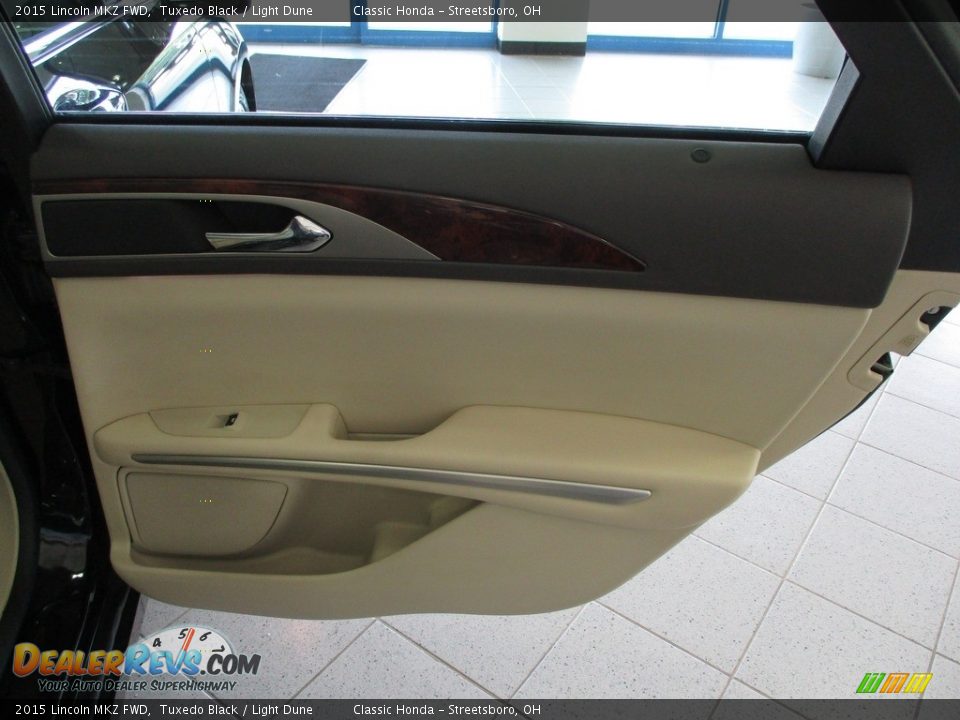 Door Panel of 2015 Lincoln MKZ FWD Photo #18