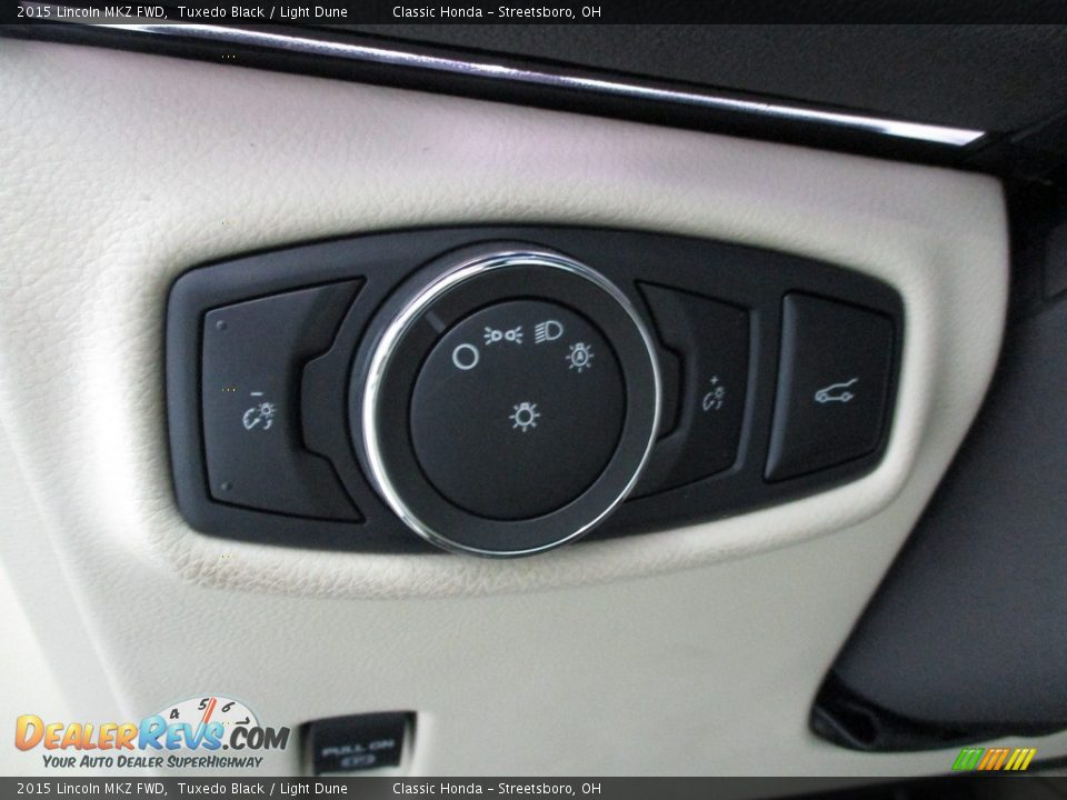 Controls of 2015 Lincoln MKZ FWD Photo #29