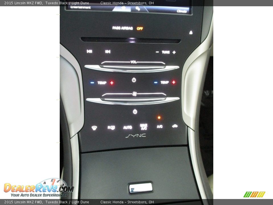 Controls of 2015 Lincoln MKZ FWD Photo #33