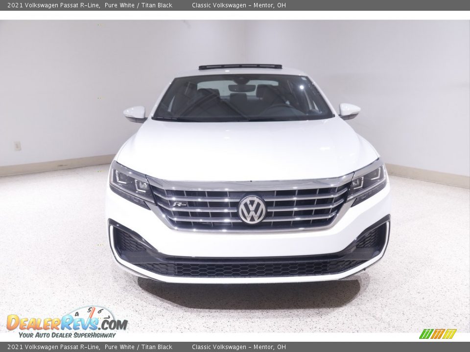 2021 Volkswagen Passat R-Line Pure White / Titan Black Photo #2