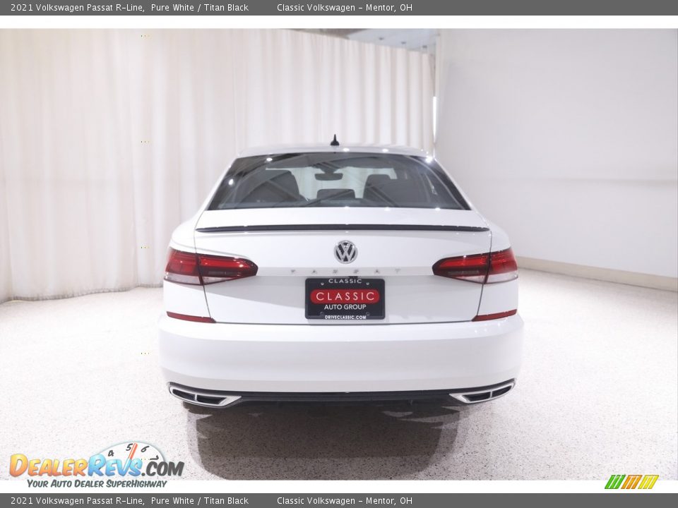 2021 Volkswagen Passat R-Line Pure White / Titan Black Photo #20